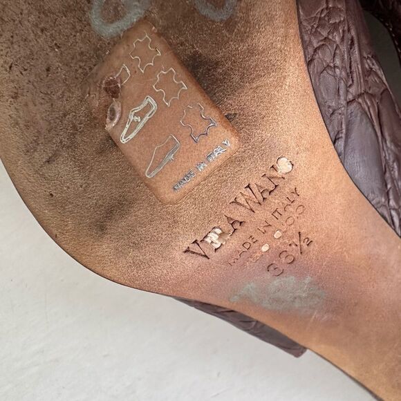 Vera Wang Collection Chocolate Brown Crocodile Slingback Peep Toe Heels - Picture 14 of 14